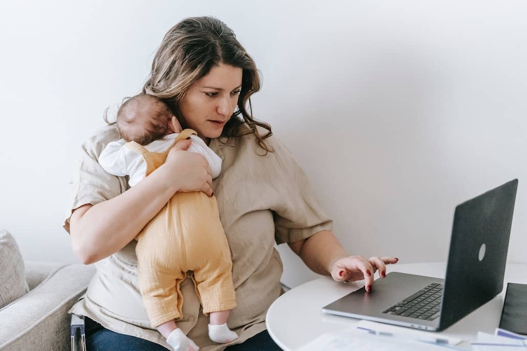 Aider la parentalité au travail